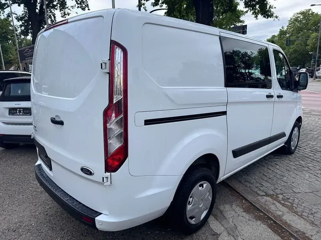 Gebraucht Ford 300 131 PS (96 kW) 2022 Weiß Van / Kleinbus