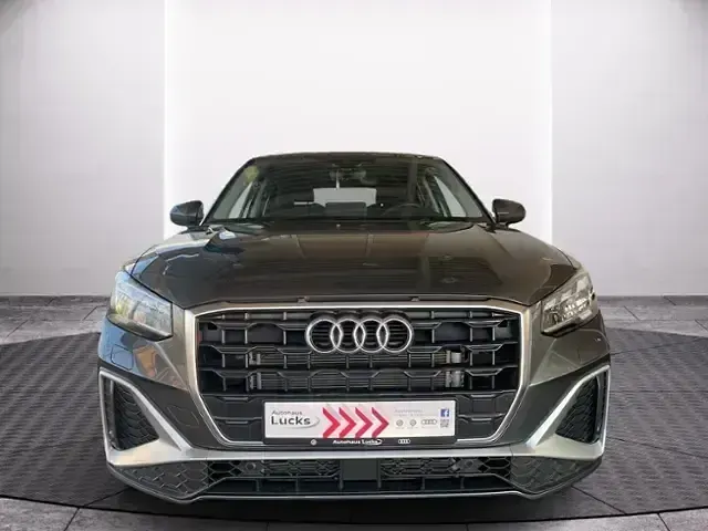Neu Audi Q2 S-Line 150 PS (110 kW) 2025 Grau SUV