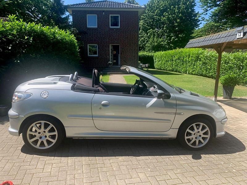 Silber Gebraucht 2005 Peugeot 206 CC Quiksilver Cabrio | 2.300 € (Fairer Preis) - Bild 1/4