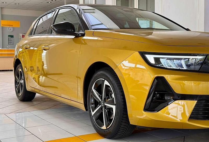 Używany Opel Astra 131 KM (96 kW) 2025 Żółty Hatchback