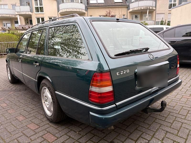 Gebraucht Mercedes E220 150 PS (110 kW) 1994 Grün Kombi