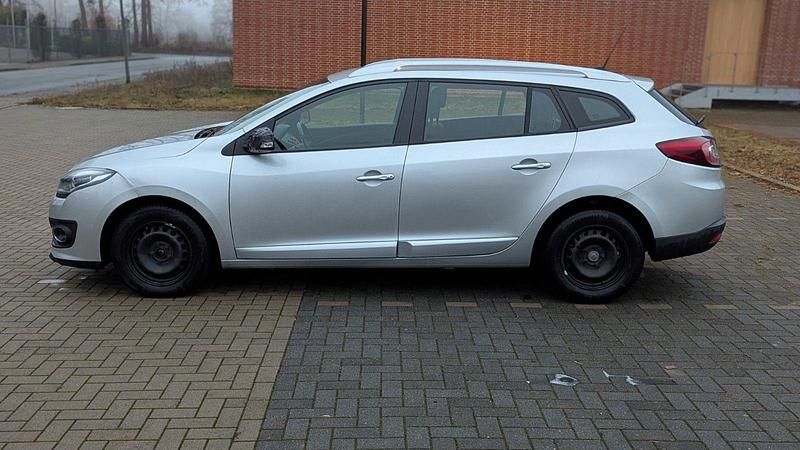 Silber Gebraucht 2014 Renault Mégane GrandTour Kombi | 3.900 € (Guter Preis) - Bild 1/4