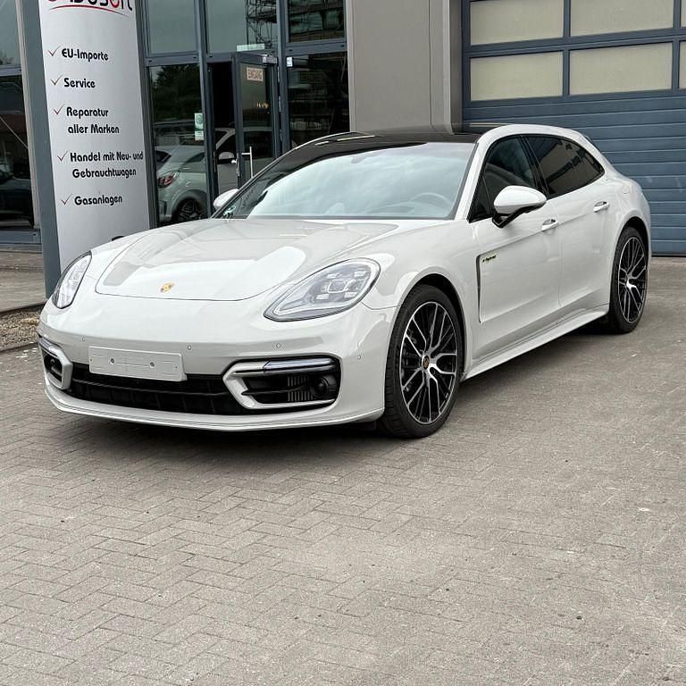 Grau Gebraucht 2024 Porsche Panamera S E-Hybrid Platinum Edition Limousine | 125.900 € - Bild 1/4