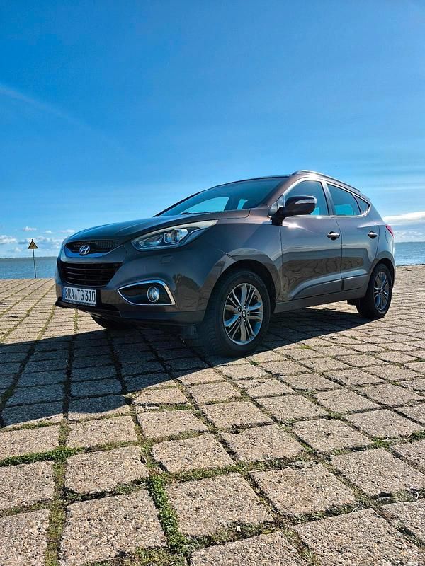Braun Gebraucht 2015 Hyundai ix35 SUV | 9.800 € (Etwas zu teuer) - Bild 1/4