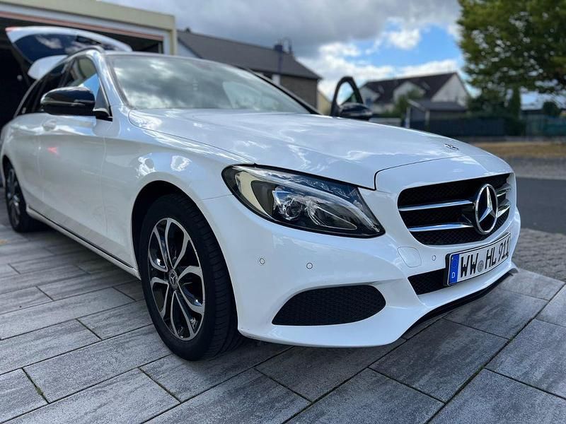 Weiß Gebraucht 2017 Mercedes C180 Avantgarde Kombi | 17.690 € (Guter Preis) - Bild 1/4