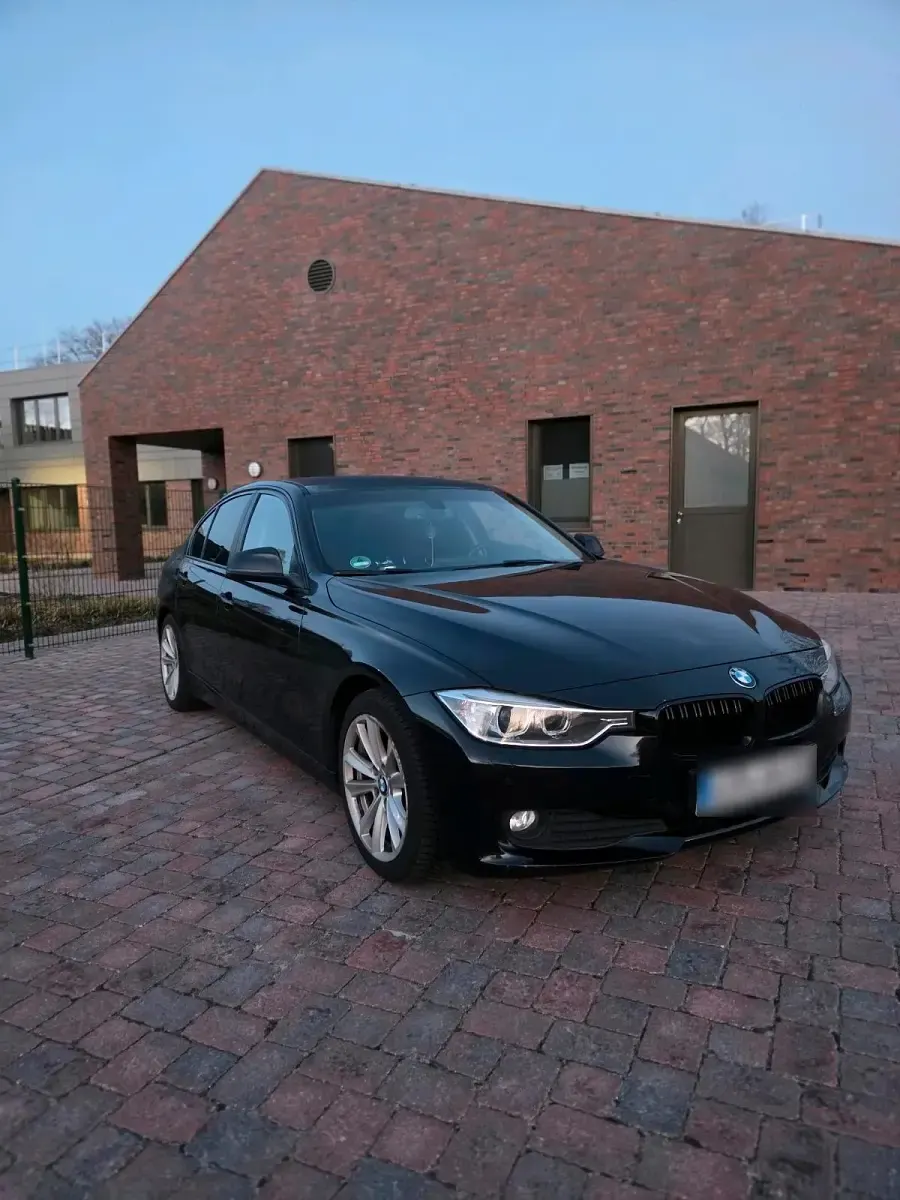 Gebraucht BMW 320 163 PS (119 kW) 2014 Schwarz Limousine