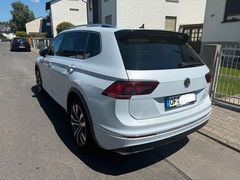 Grau Gebraucht 2018 VW Tiguan Allspace SUV | 27.500 € (Fairer Preis) - Bild 1/4