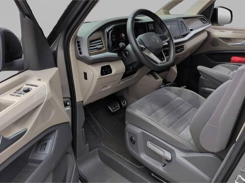 Gebraucht VW Multivan Style 150 PS (110 kW) 2024 Grau Van