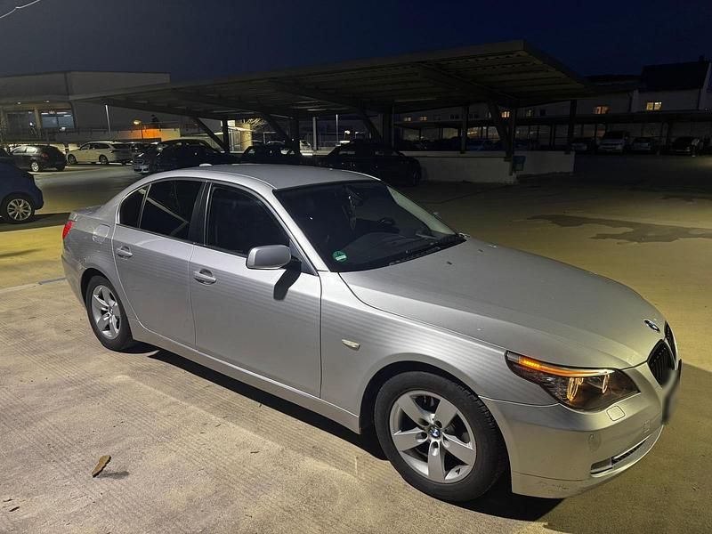 Gebraucht BMW 525 218 PS (160 kW) 2007 Silber Limousine