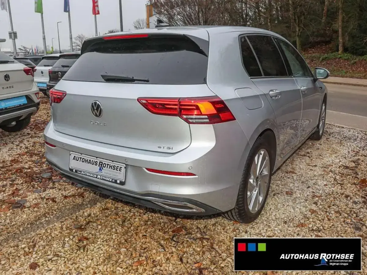 Gebraucht VW Golf VIII Style 150 PS (110 kW) 2024 Reflexsilber (metallic) Limousine