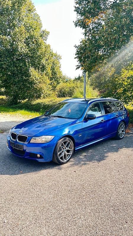 Blau Gebraucht 2010 BMW 330 Kombi | 8.999 € (Guter Preis) - Bild 1/4