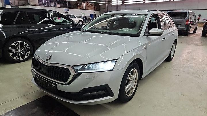 Silber Gebraucht 2022 Skoda Octavia Active Limousine | 17.999 € - Bild 1/4