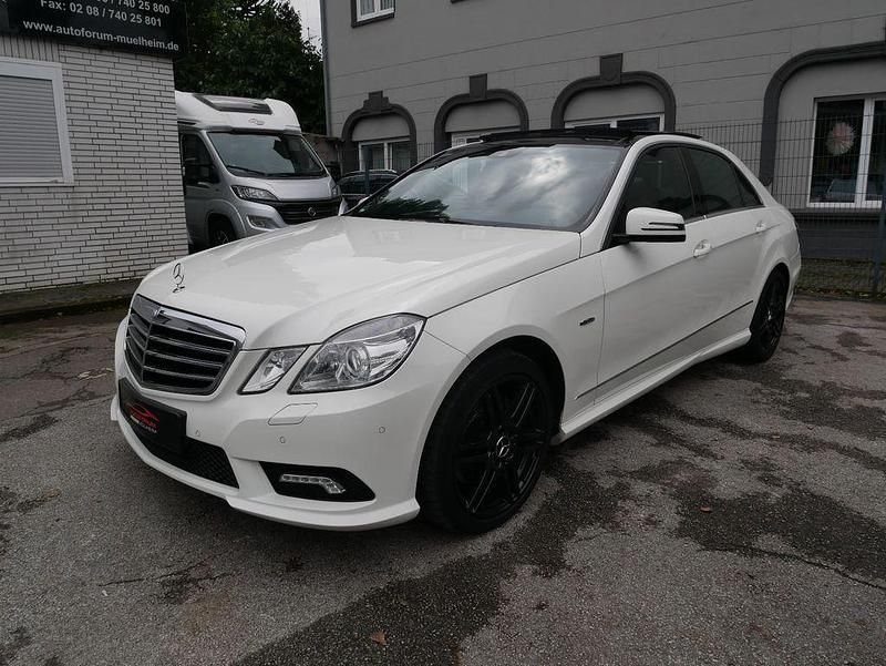Weiß Gebraucht 2010 Mercedes E350 AMG Limousine | 10.950 € (Fairer Preis) - Bild 1/4
