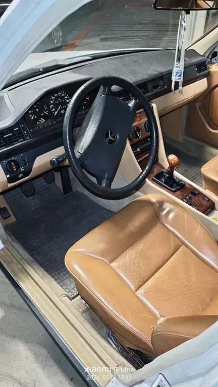 Gebraucht Mercedes E260 160 PS (117 kW) 1987 Weiß Limousine