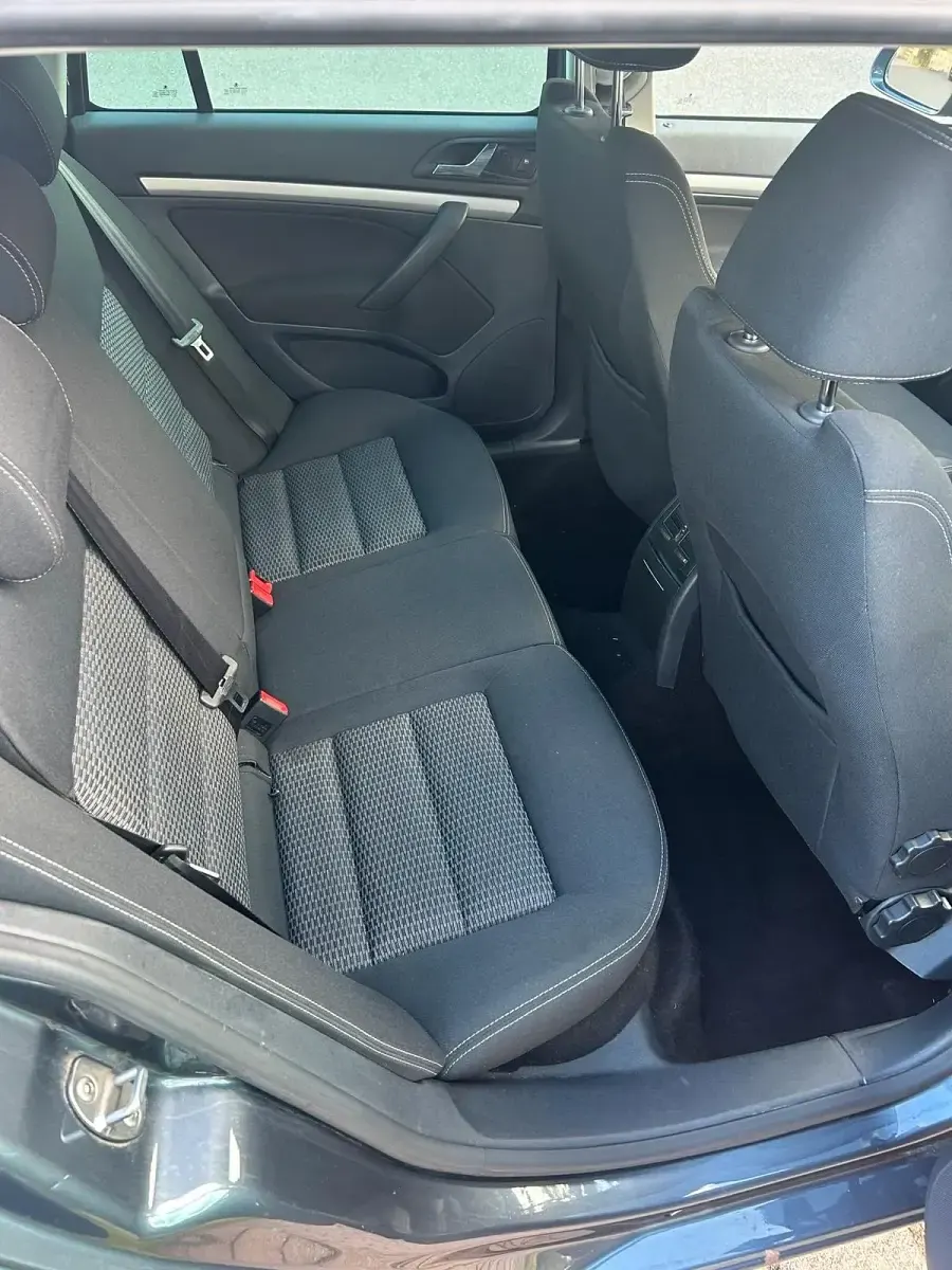 Gebraucht Skoda Octavia Elegance 160 PS (117 kW) 2012 Grau Kombi