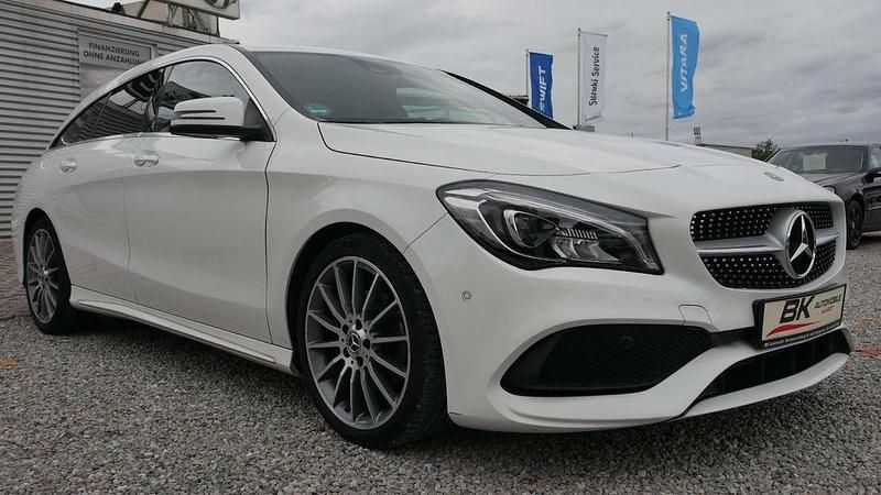Polarweiss Gebraucht 2018 Mercedes CLA180 AMG Limousine | 17.990 € (Guter Preis) - Bild 1/4
