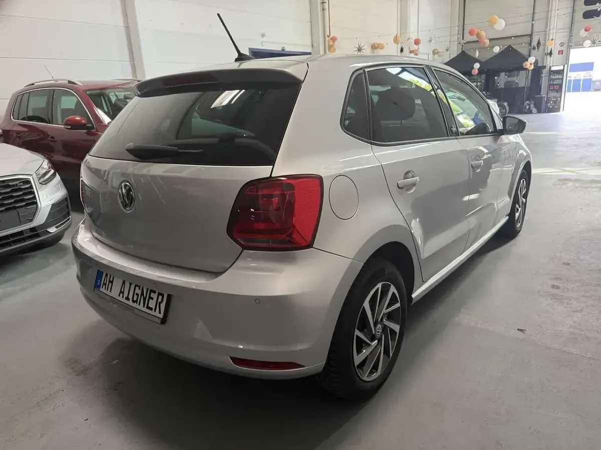 Gebraucht VW Polo Sound 75 PS (55 kW) 2017 Reflexsilber metallic Kleinwagen