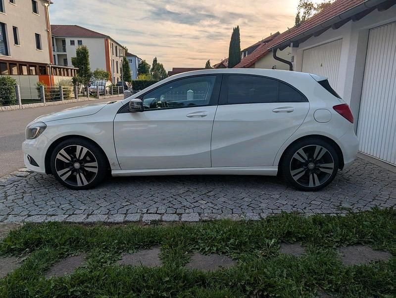 Weiß Gebraucht 2013 Mercedes A200 Limousine | 9.000 € (Fairer Preis) - Bild 1/4