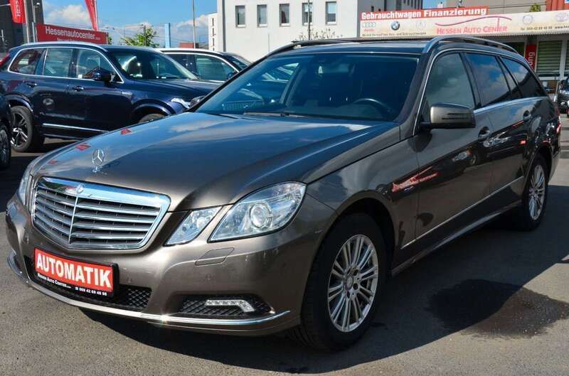 Indiumgrau metalliclack Gebraucht 2010 Mercedes E200 Kombi | 9.900 € (Fairer Preis) - Bild 1/4