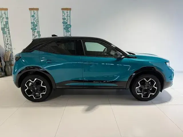 Neu Opel Mokka 131 PS (96 kW) 2025 Tropikal grün (metallic) SUV