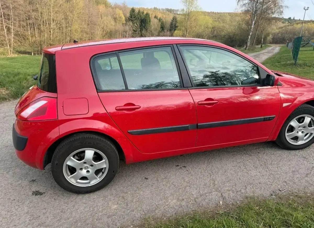 Gebraucht Renault Mégane 113 PS (83 kW) 2005 Rot Kleinwagen