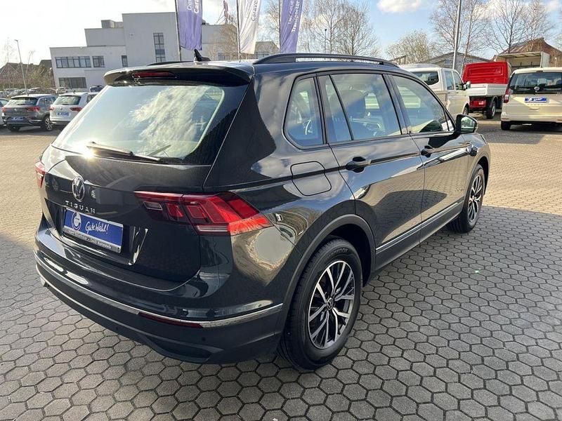 Gebraucht VW Tiguan 131 PS (96 kW) 2023 Uranograu SUV