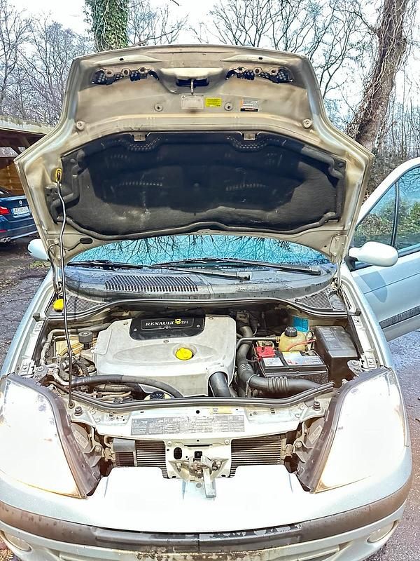 Gebraucht Renault Scénic 102 PS (75 kW) 2001 Van / Kleinbus