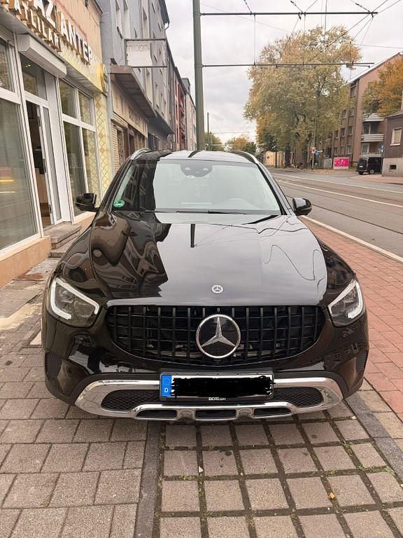 Schwarz Gebraucht 2020 Mercedes GLC220 SUV | 31.590 € (Fairer Preis) - Bild 1/4