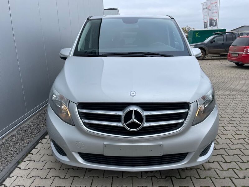 Silber Gebraucht 2015 Mercedes V200 Van / Kleinbus | 23.899 € (Guter Preis) - Bild 1/4