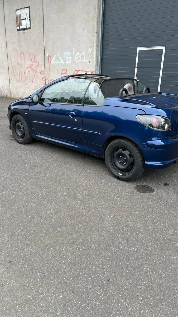 Gebraucht Peugeot 206 CC 109 PS (80 kW) 2004 Blau Cabrio
