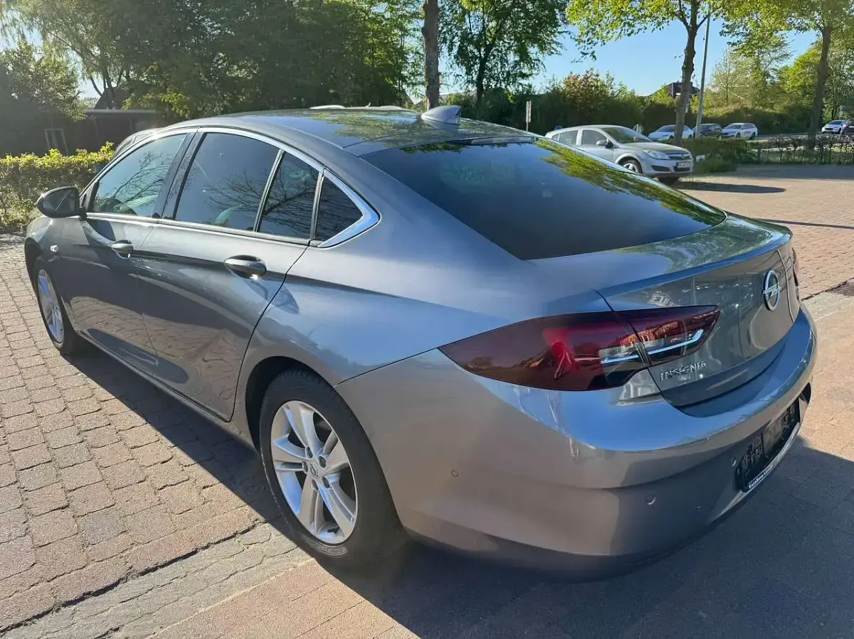 Gebraucht Opel Insignia Dynamic 165 PS (121 kW) 2018 Licht grau m2 Limousine