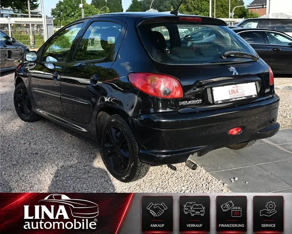 Gebraucht Peugeot 206 Tendance 75 PS (55 kW) 2009 Schwarz Limousine