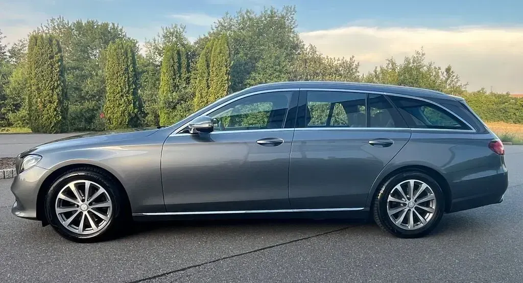 Gebraucht Mercedes E200 Avantgarde 150 PS (110 kW) 2017 Grau Limousine