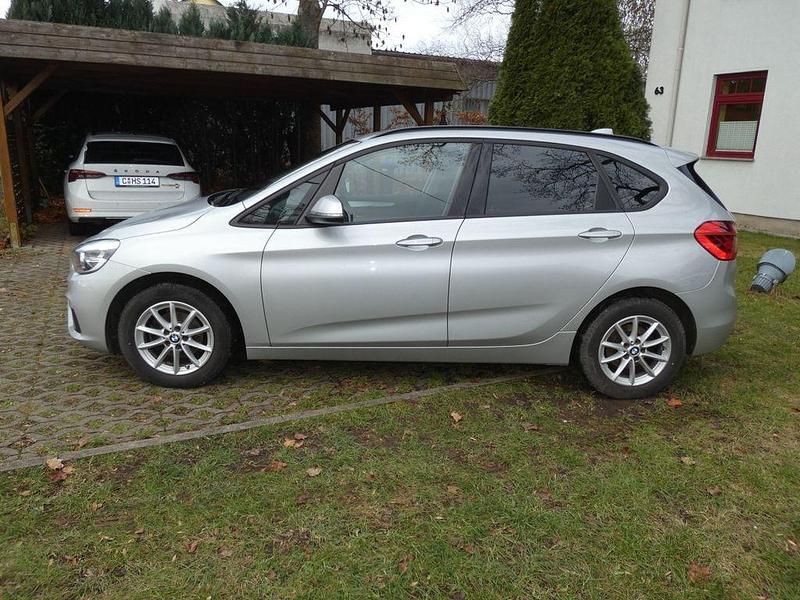 Gebraucht BMW 216 Active Tourer Advantage 102 PS (75 kW) 2017 Silber Van / Kleinbus