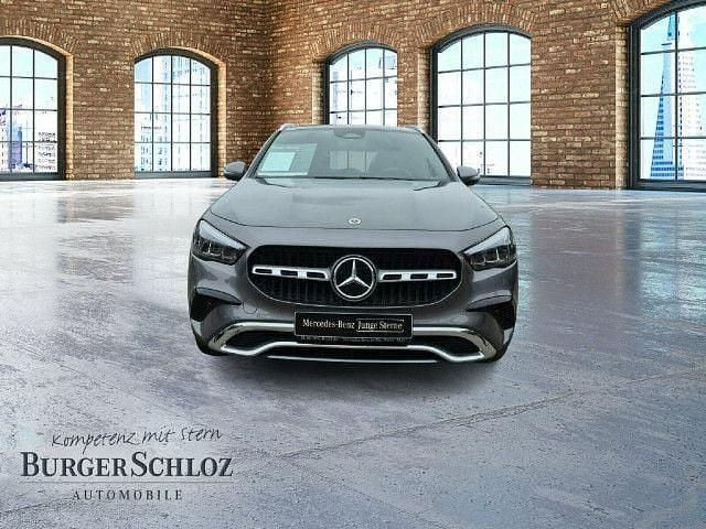 Gebraucht Mercedes GLA180 Progressive 136 PS (100 kW) 2025 Metalliclack mountaingrau SUV
