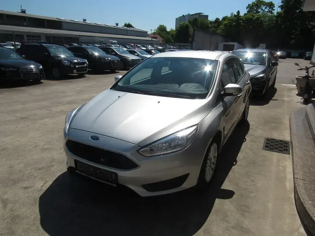 Używany Ford Focus 101 KM (74 kW) 2018 Srebrny Sedan/Limuzyna