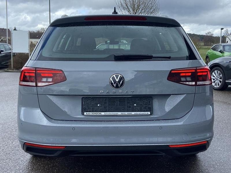 Gebraucht VW Passat 150 PS (110 kW) 2022 Grau Kombi