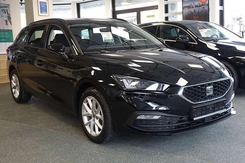 Mitternachtschwarz Gebraucht 2024 Seat Leon Style Kombi | 25.999 € (Guter Preis) - Bild 1/4