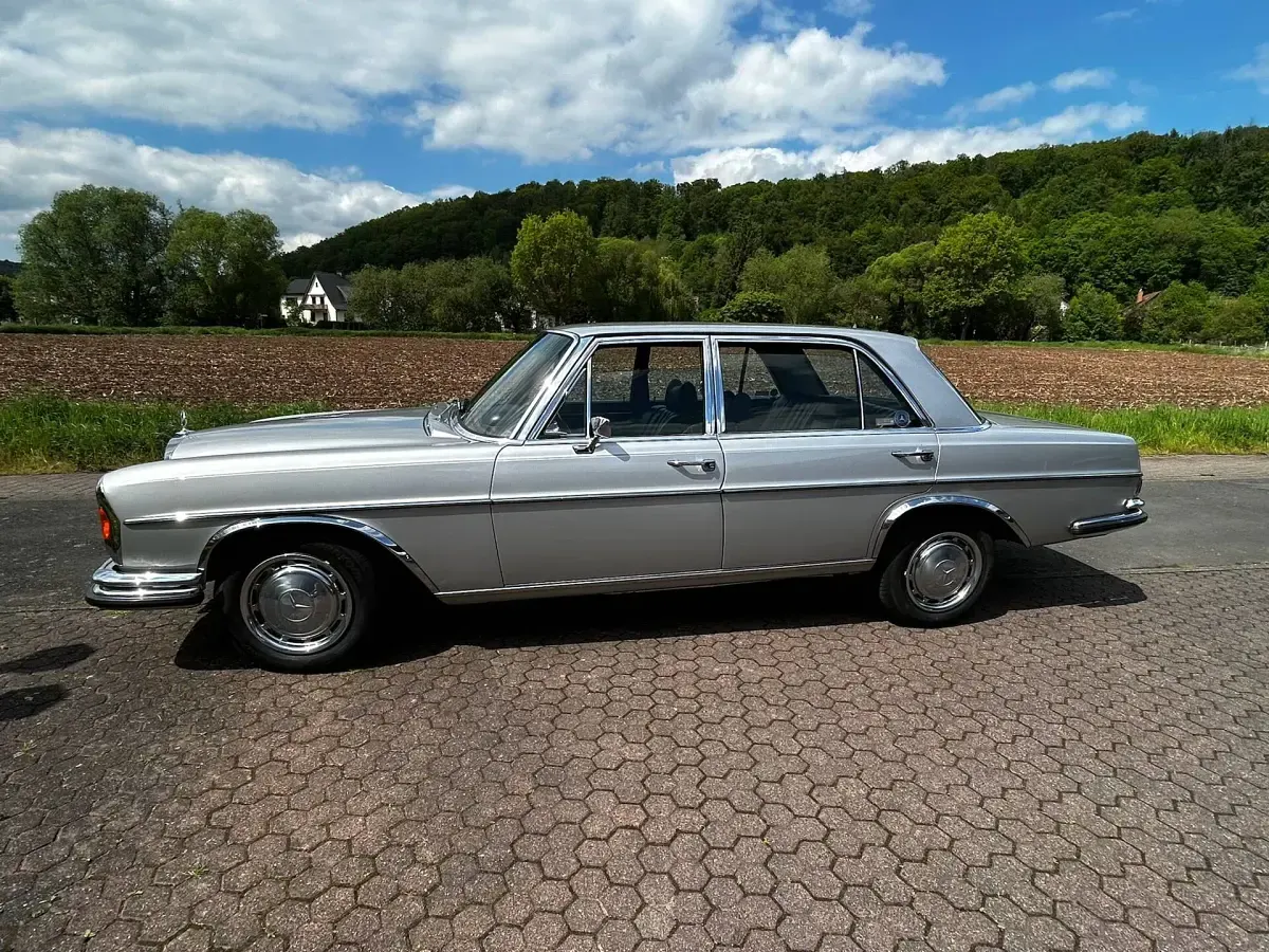 Gebraucht Mercedes 300 170 PS (125 kW) 1970 Silber Limousine