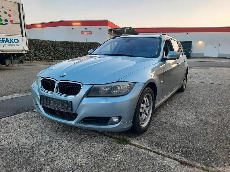 Gebraucht BMW 320 2010 Blau Kombi