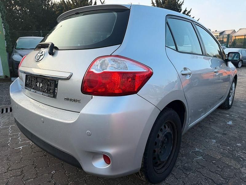 Gebraucht Toyota Auris 90 PS (66 kW) 2010 Silber Limousine