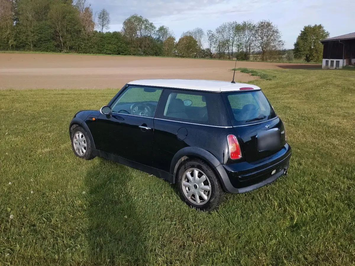 Używany Mini Cooper 116 KM (85 kW) 2007 Czarny Hatchback
