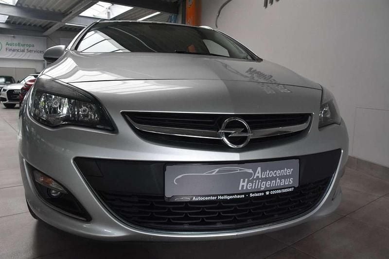 Silber Gebraucht 2015 Opel Astra Exklusiv Kombi | 4.480 € (Guter Preis) - Bild 1/4