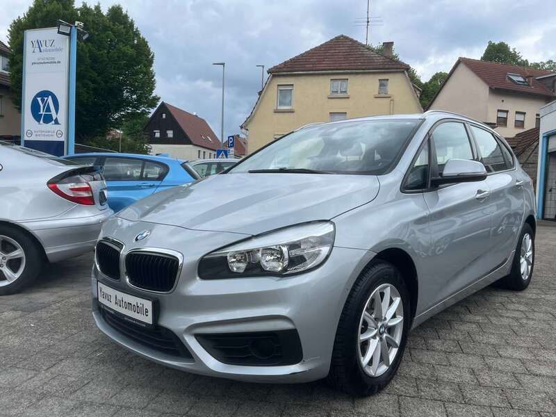 Glaciersilber metallic Gebraucht 2016 BMW 220 Van / Kleinbus | 18.700 € (Fairer Preis) - Bild 1/4