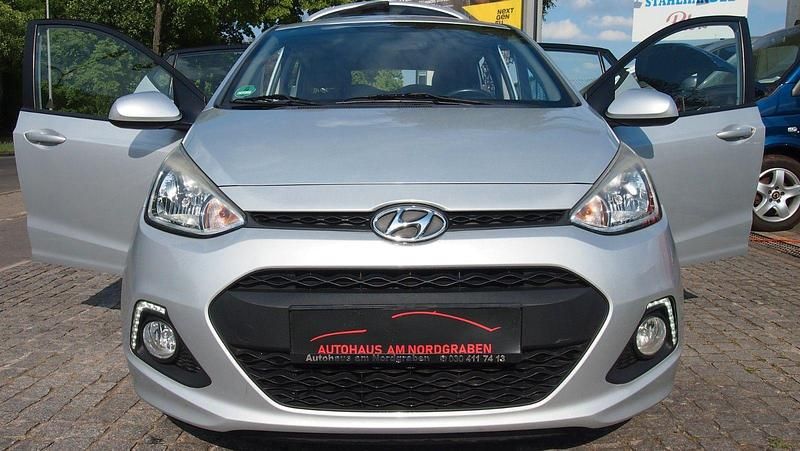 Silber Gebraucht 2014 Hyundai i10 Edition Kleinwagen | 7.300 € (Etwas zu teuer) - Bild 1/4