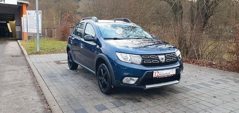 Blau Gebraucht 2018 Dacia Sandero Celebration Limousine | 8.590 € (Fairer Preis) - Bild 1/4