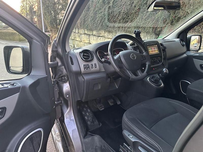 Gebraucht Nissan NV300 146 PS (107 kW) 2017 Grau Van