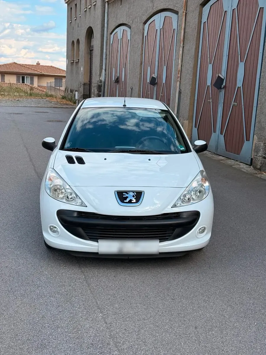 Gebraucht Peugeot 206+ 75 PS (55 kW) 2009 Weiß Kleinwagen
