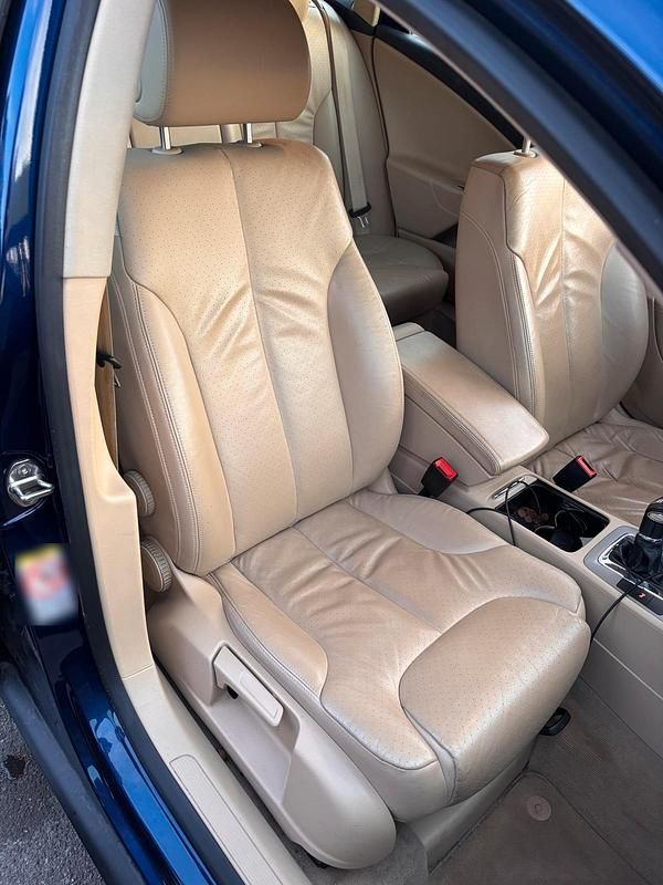 Gebraucht VW Passat 140 PS (102 kW) 2007 Blau Kombi