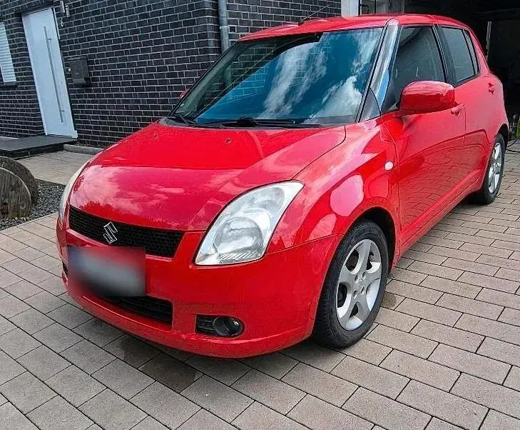 Używany Suzuki Swift 92 KM (67 kW) 2005 Czerwony Hatchback